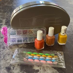 Essie nail kit with tin